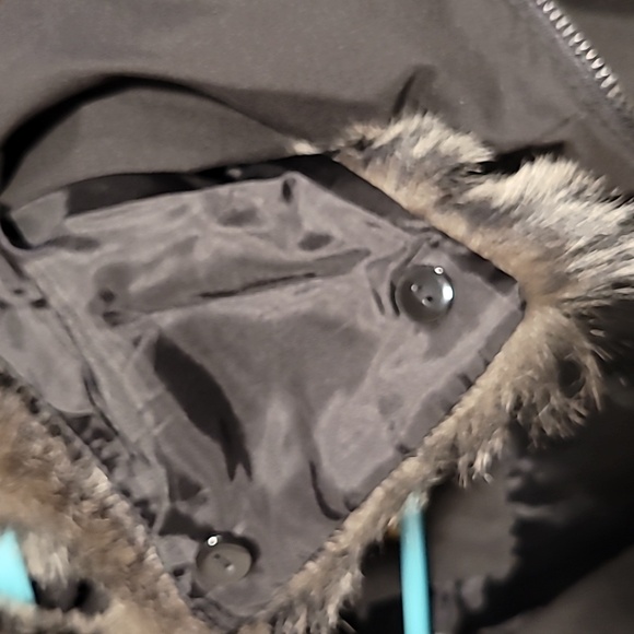 Insulated coat w detachable faux fur - Picture 4 of 4